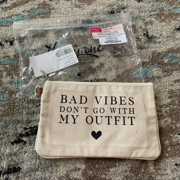 🎃 3/$30 Thirty-One NWTCanvas Heartfelt Vibes Pouch - Picture 1 of 4